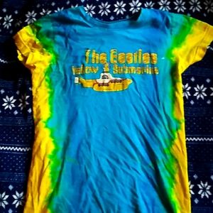 Short sleeve tie-dye The beetle submarine shirt.